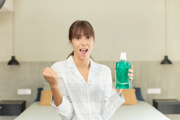 Young Pretty Woman Feeling Shocked Laughing Celebrating Success Mouthwash Concept — Stock Photo, Image