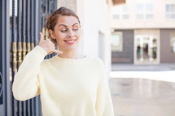 Pretty Young Woman Smiling Cheerfully Pointing Camera While Making Call — Stock Photo, Image