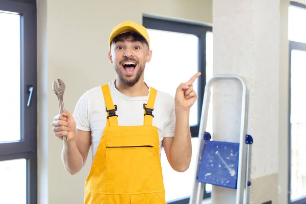 Young Handsome Man Feeling Happy Excited Genius Realizing Idea Handyman — Stock Photo, Image