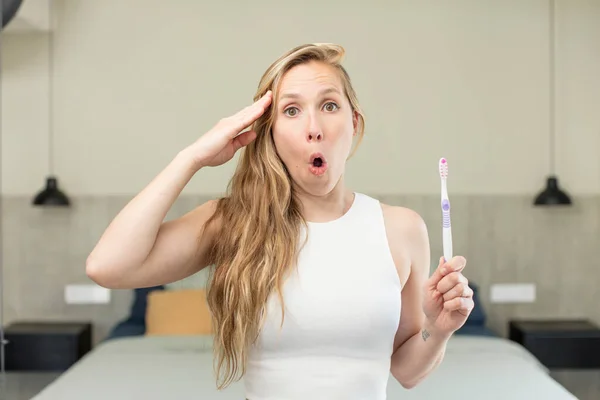 Parecendo Feliz Surpreso Surpreso Conceito Escova Dentes — Fotografia de Stock
