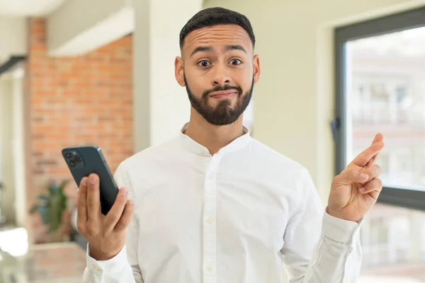 Young Adult Man Crossing Fingers Hoping Good Luck Smartphone Concept — Stock Photo, Image