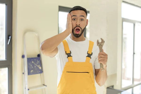 Arab Handsome Man Arab Man Feeling Extremely Shocked Surprised Handyman — Stock Photo, Image