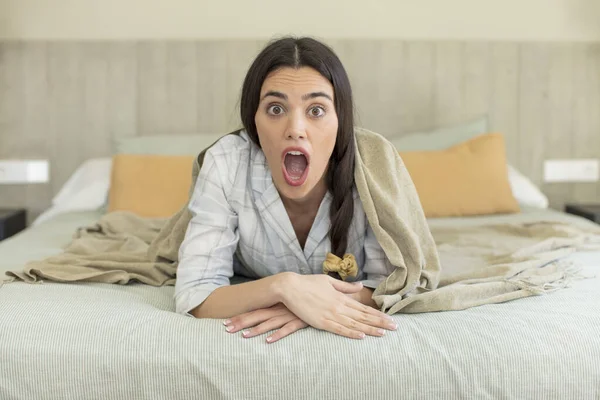 Pretty Young Model Feeling Extremely Shocked Surprised Rest Nightwear Concept — Stock Photo, Image