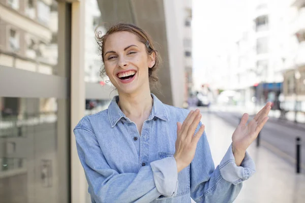 Pretty Young Woman Feeling Happy Successful Smiling Clapping Hands Saying — Stock Photo, Image