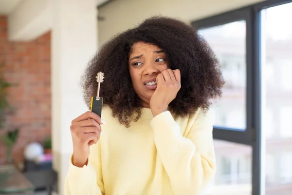 Pretty Afro Black Woman Feeling Scared Worried Angry Looking Side — Stock Photo, Image