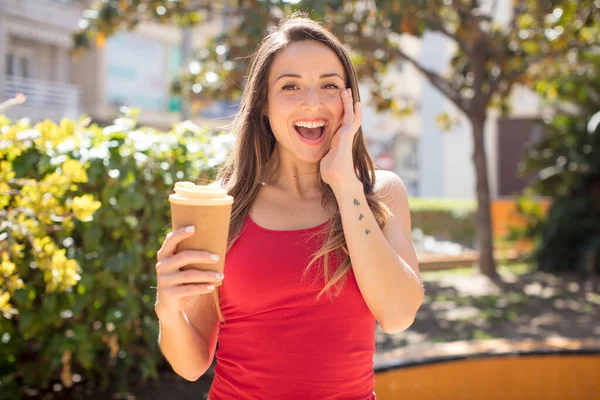 Pretty Woman Feeling Happy Astonished Something Unbelievable Take Away Coffee — Fotografia de Stock