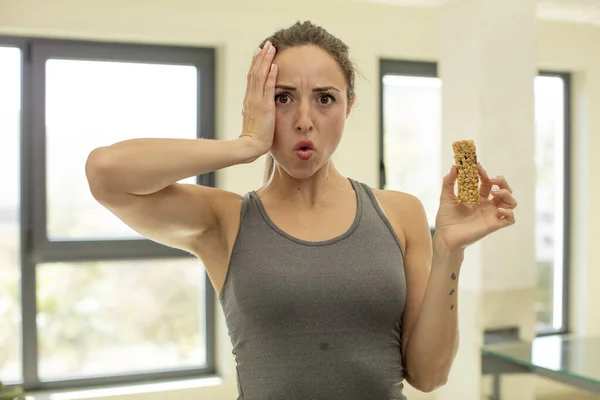 Pretty Woman Feeling Extremely Shocked Surprised Cereal Bar Concept — Stock Photo, Image