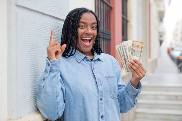 Černá Afro Žena Cítí Jako Šťastný Vzrušený Génius Poté Uvědomil — Stock fotografie