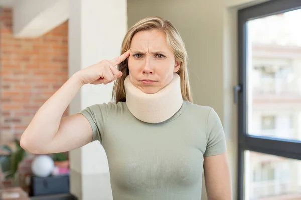 Looking Surprised Realizing New Thought Idea Concept Accident Collar Concept — Stock Photo, Image