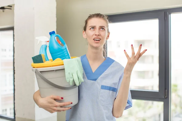 Screaming Hands Air Housekeeper Concept — Stock Photo, Image