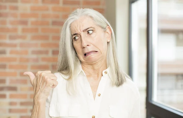 Anziana Bella Donna Preoccupato Sensazione Paura Frustrato Stressato — Foto Stock