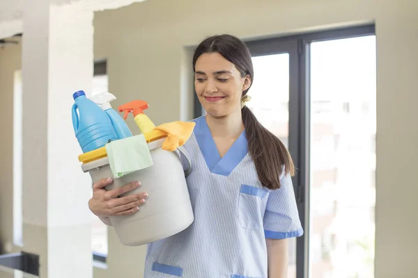 Pretty Young Model Smiling Looking Happy Confident Expression Housekeeper Concept — Stock Photo, Image