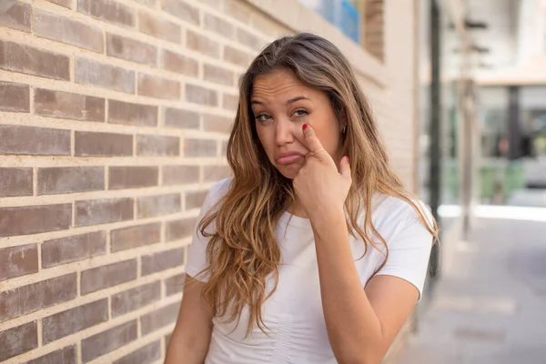 Pretty Hispanic Woman Looking Desperate Frustrated Sad Unhappy Crying — Stock Photo, Image