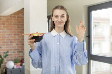 İyi şanslar dilemek için dua ediyorum. ramen kasesi konsepti