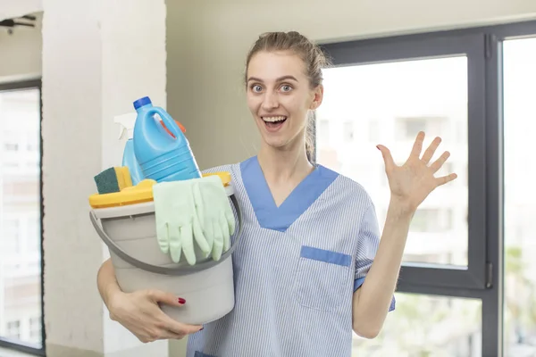 Feeling Happy Astonished Something Unbelievable Housekeeper Concept — Stock Photo, Image