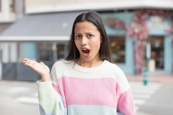 Pretty Hispanic Woman Looking Surprised Shocked Jaw Dropped Holding Object — Stock Photo, Image