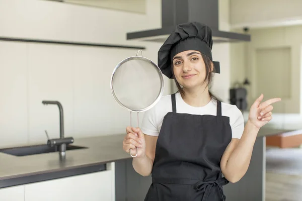 Young Woman Smiling Cheerfully Feeling Happy Pointing Side Chef Concept — Stock Photo, Image