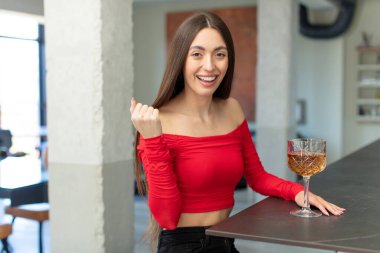 Şok oldum, güldüm ve başarıyı kutladım. Kokteyl kavramı