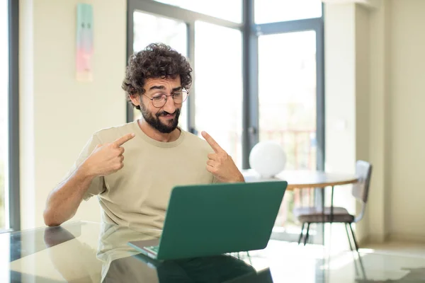 Young Adult Bearded Man Laptop Bad Attitude Looking Proud Aggressive — Stock Photo, Image