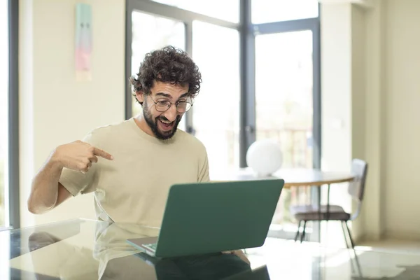 Young Adult Bearded Man Laptop Smiling Cheerfully Casually Looking Downwards — Stock Photo, Image