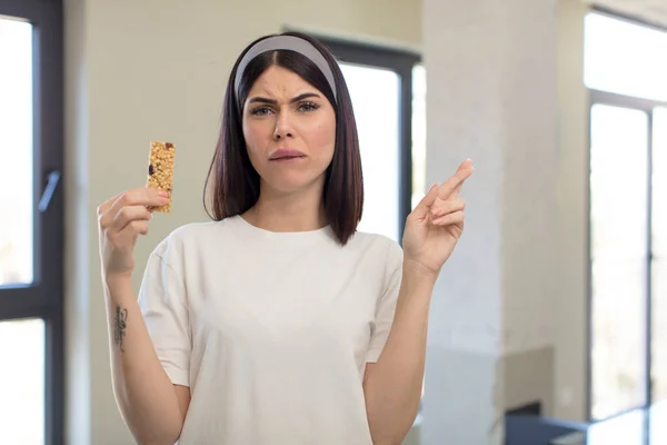 Pretty Young Woman Crossing Fingers Hoping Good Luck Fitness Cereal — Stock Photo, Image