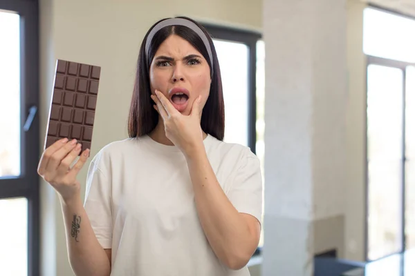 Pretty Young Woman Mouth Eyes Wide Open Hand Chin Chocolate — Stock Photo, Image