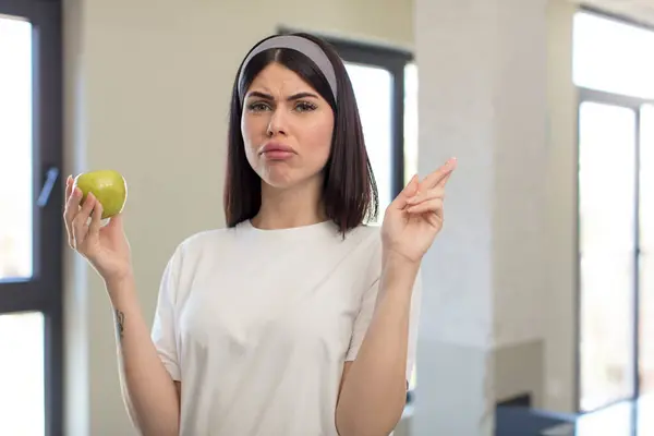 Pretty Young Woman Crossing Fingers Hoping Good Luck Apple Concept — Stock Photo, Image