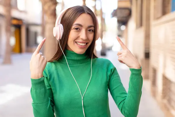 Smiling Cheerfully Feeling Happy Showing Concept Listening Music Headphones — Stockfoto