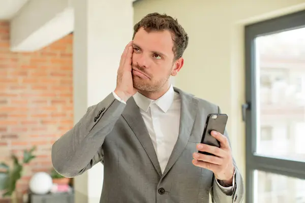 Uczucie Znudzenia Frustracji Senności Męczącym Koncepcja Smartfona — Zdjęcie stockowe
