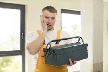 Sıkıldım, hayal kırıklığına uğradım ve yorucu bir günün ardından uykum geldi. araç kutusu konsepti