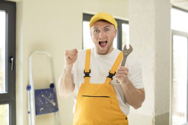 Şok oldum, güldüm ve başarıyı kutladım. Becerikli adam kavramı