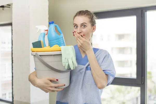 Covering Mouth Hand Shocked Surprised Expression Housekeeper Concept — Stock Photo, Image