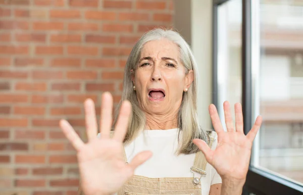 Senior Pretty Woman Feeling Stupefied Scared Fearing Something Frightening Hands — Stock Photo, Image