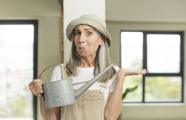 Pretty Senior Woman Shrugging Feeling Confused Uncertain Gardener Concept — Stock Photo, Image