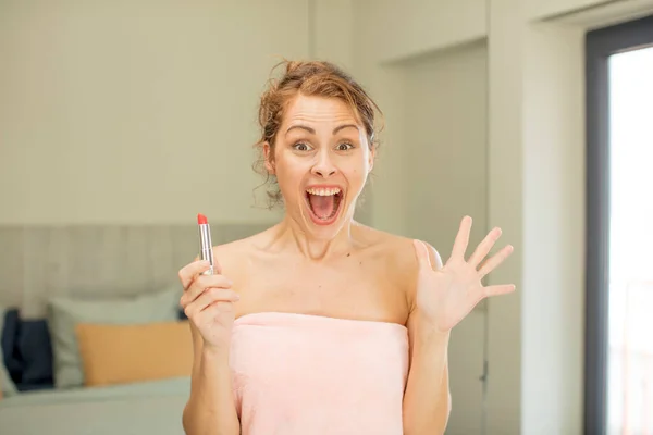 Young Pretty Woman Feeling Happy Astonished Something Unbelievable Lipstick Concept — Stock Photo, Image