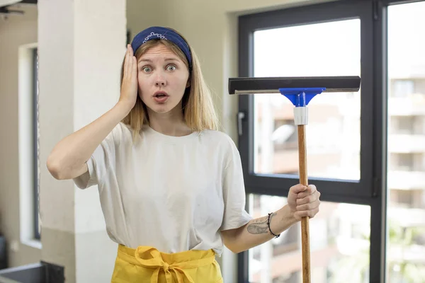 Young Pretty Woman Feeling Extremely Shocked Surprised Windows Washer Concept — Stockfoto