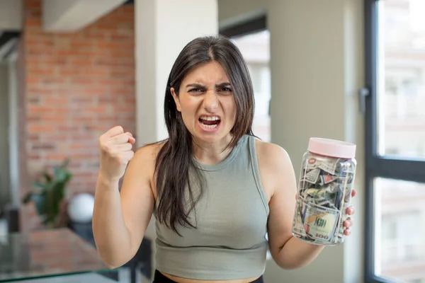 Mujer Joven Mirando Enojado Molesto Frustrado Billetes Dólares — Foto de Stock