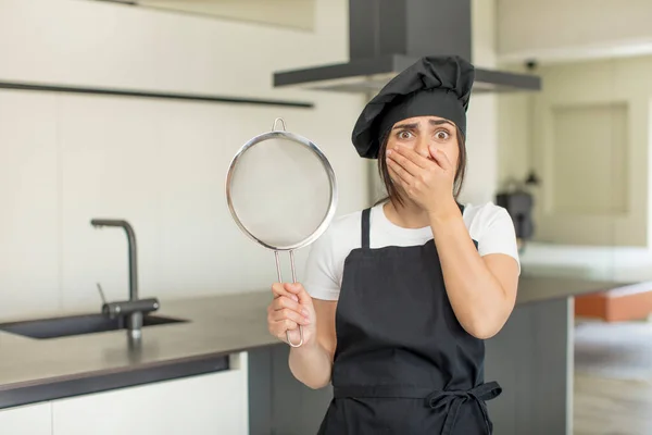 Young Woman Covering Mouth Hand Shocked Surprised Expression Chef Concept — Stock Photo, Image