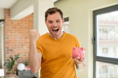 genç model tasarruf veya para kavramı