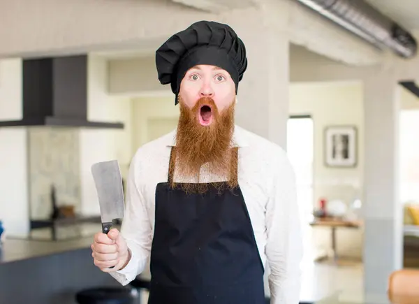 Pelirrojo Hombre Sintiéndose Extremadamente Sorprendido Sorprendido Concepto Chef — Foto de Stock