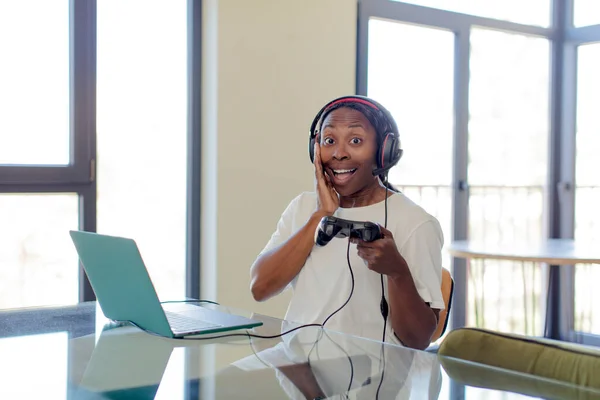 Black Afro Woman Feeling Happy Astonished Something Unbelievable Gamer Concept — Stock Photo, Image