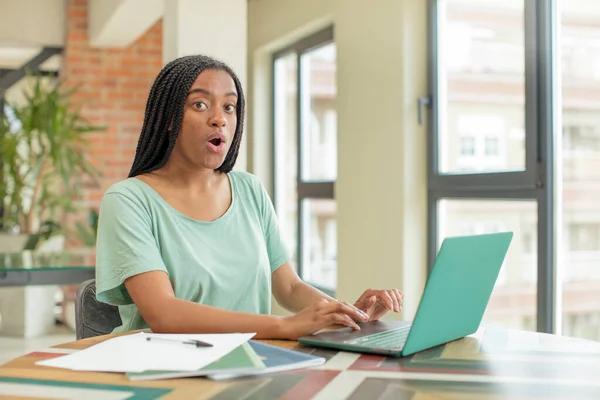 Black Afro Woman Feeling Extremely Shocked Surprised Studying Concept — Stock Photo, Image