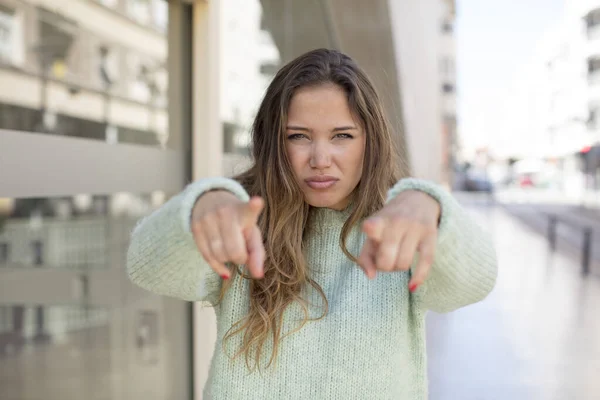 Pretty Hispanic Woman Pointing Forward Camera Both Fingers Angry Expression — Stock Photo, Image