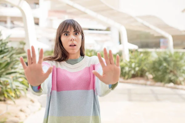 Pretty Young Woman Feeling Stupefied Scared Fearing Something Frightening Hands — Stock Photo, Image