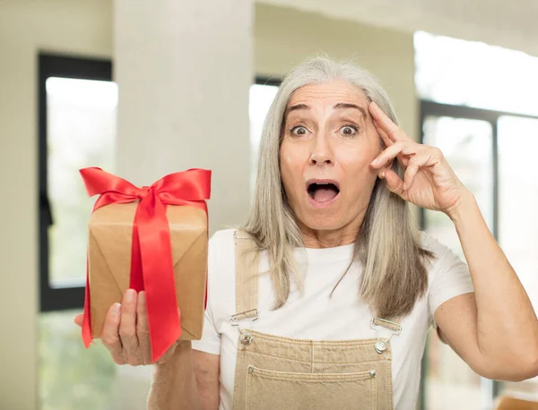 Senior Woman Holding Gift Box — Stock Photo, Image