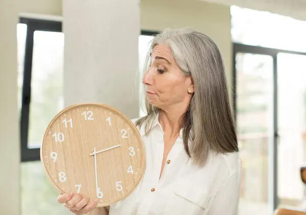 Senior Woman Clock — Stock Photo, Image