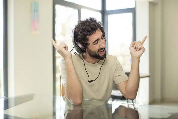 Bearded Hispanic Man Headphones Listening Music — Stock Photo, Image