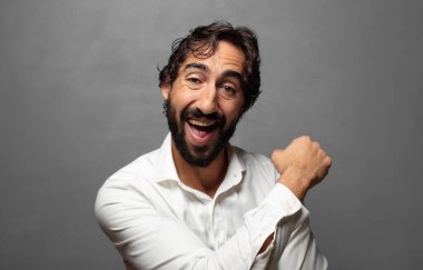 Mutlu, pozitif ve başarılı hissetmek, bir meydan okumayla karşılaştığında motive olmak ya da iyi sonuçları kutlamak