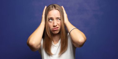 Hayal kırıklığına uğramış ve sıkılmış hissediyorum, başarısızlıktan bıkmış ve bıkmış, sıkıcı işlerden bıkmış