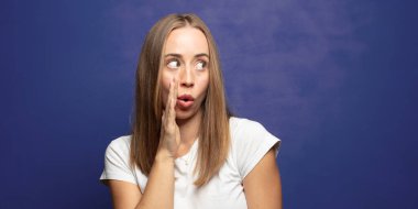 Şok oldum ve ağzım açık inanmamak için yüz yüze sarıldım.